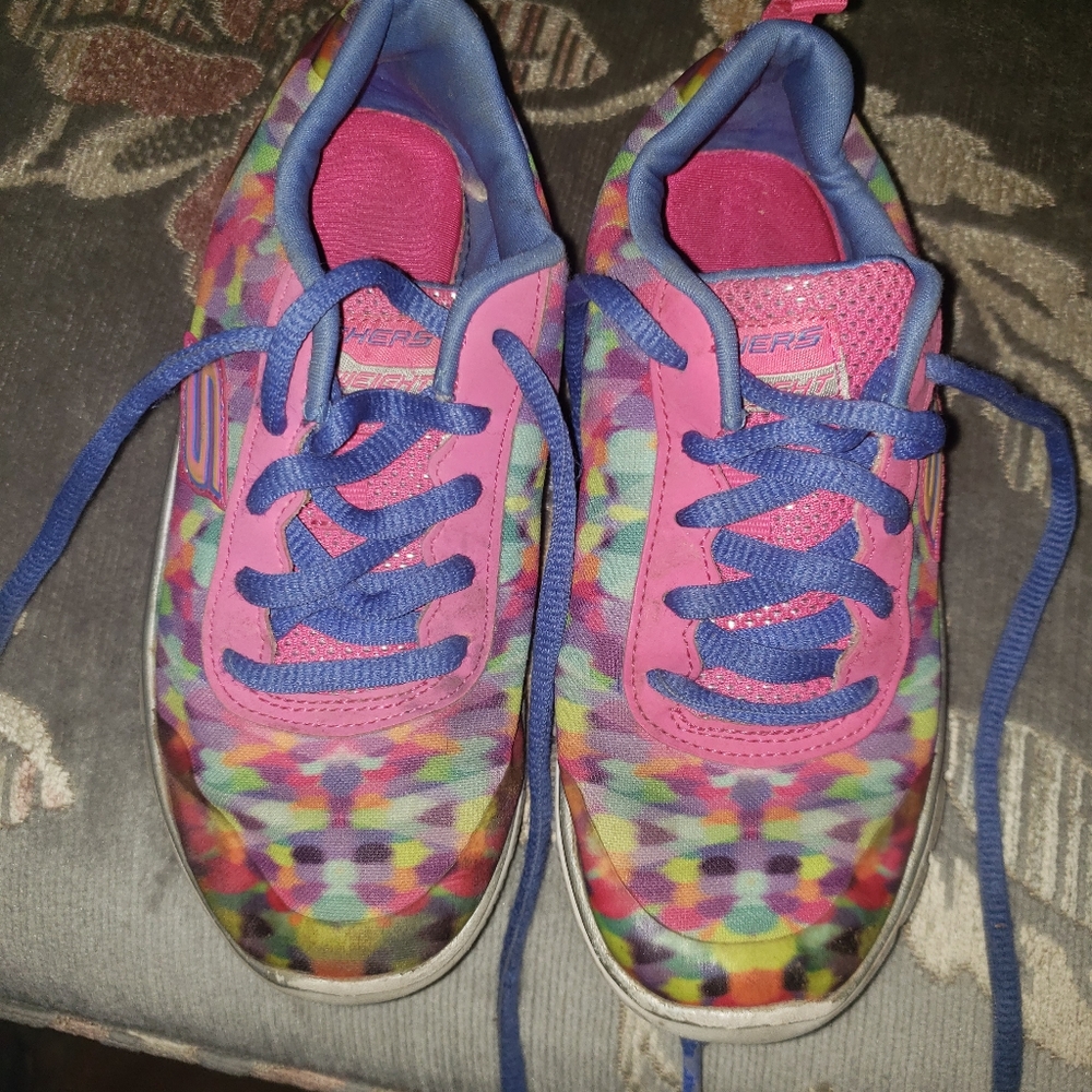 Girl sketchers